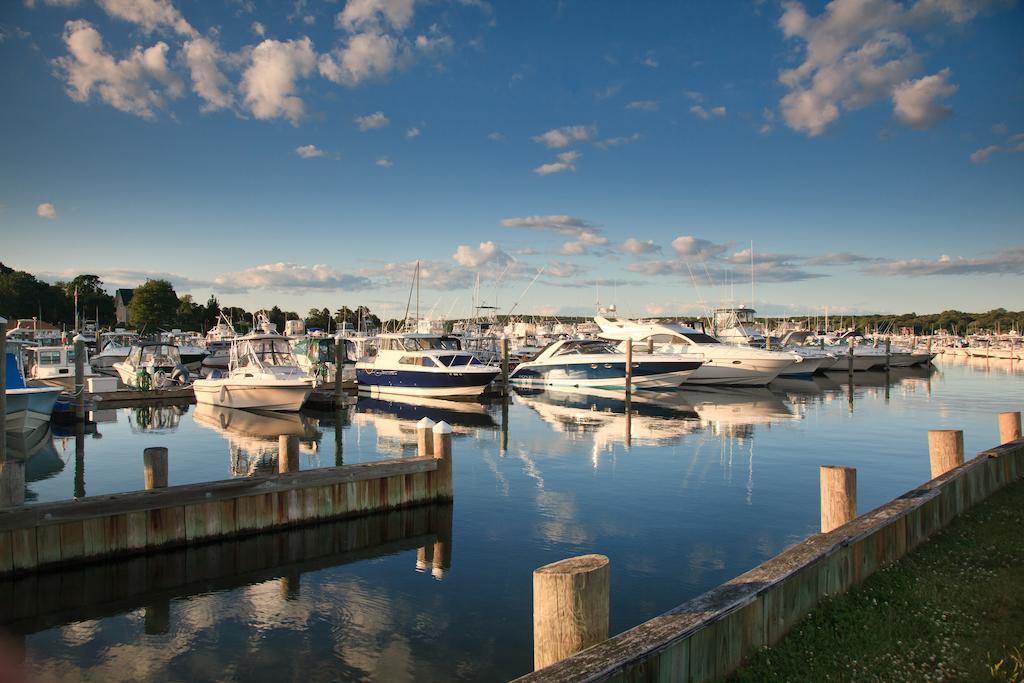 Inn At Harbor Hill Marina Найантик Екстериор снимка