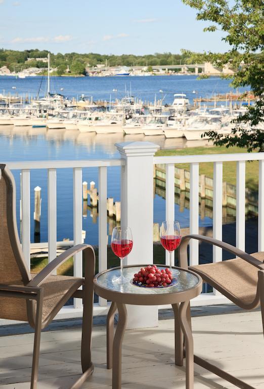 Inn At Harbor Hill Marina Найантик Стая снимка
