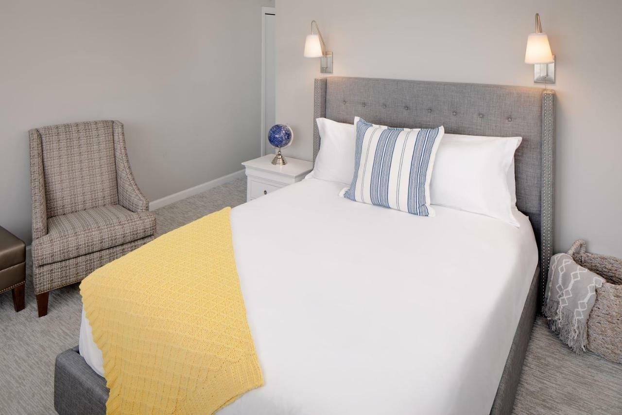 Inn At Harbor Hill Marina Найантик Екстериор снимка