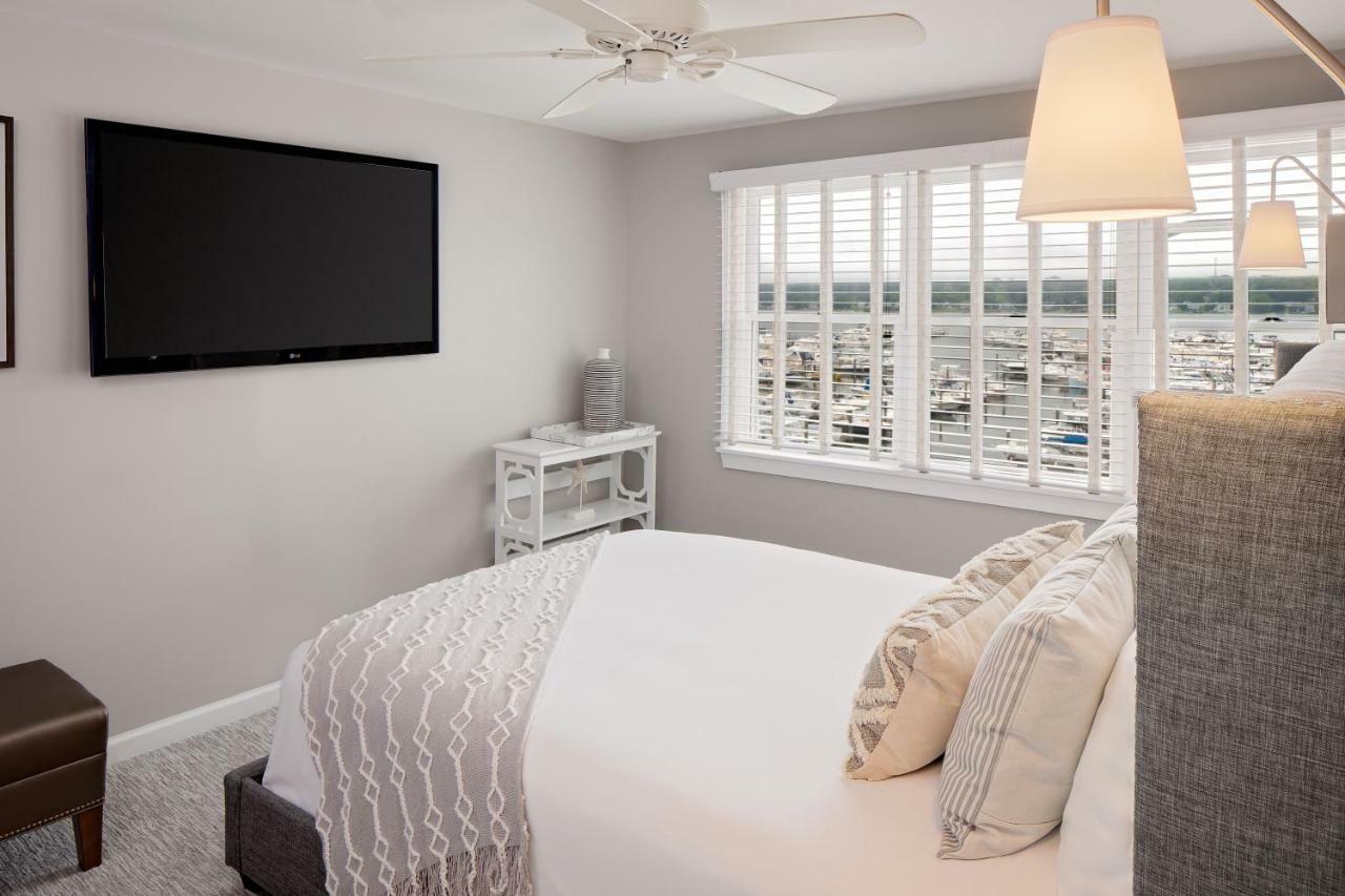Inn At Harbor Hill Marina Найантик Екстериор снимка